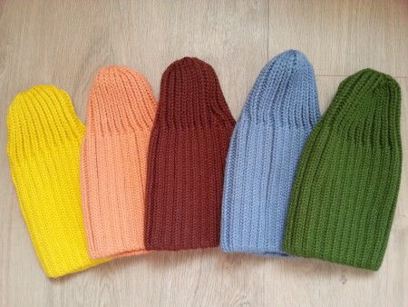 Trendy Wool Winterhats for boys & girls in colors Yellow, Salmon, Brown, Blue and Green 10 Euro each