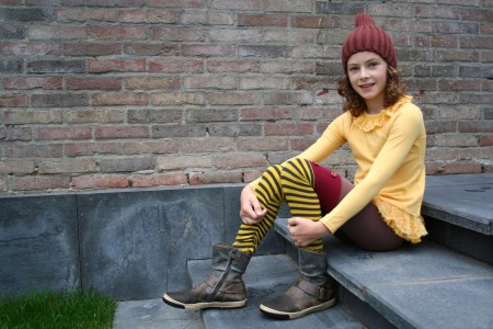 Trendy legging 16 Euro. Yellow shirt 22 Euro. Winterhat 10 Euro.