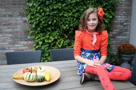 Red/Blue dress 20 Euro. Legging 16 Euro.